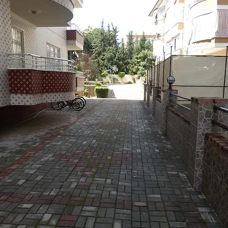 Appartement 2+1 Merkeze Yakin Havuzlu Daire *
